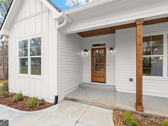 3rd image of 2020 Darby Rd