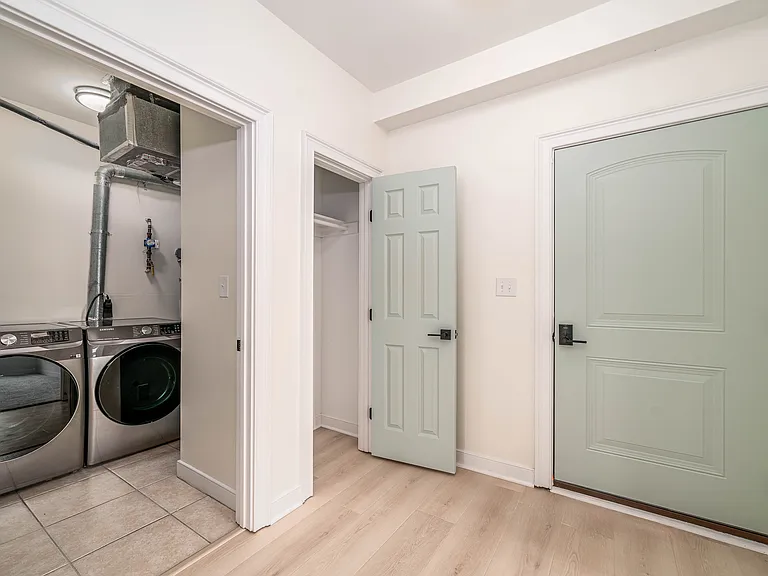 2221 Pretty Lake Ave — Photo 12