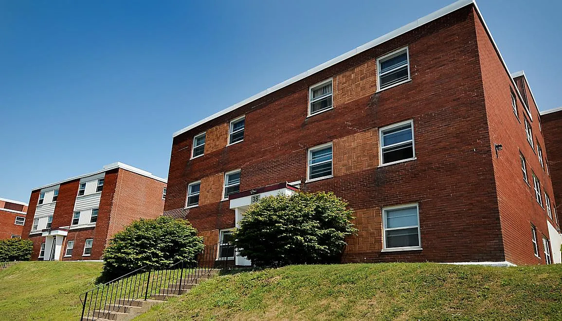 Lakefront Apartments — Photo 3