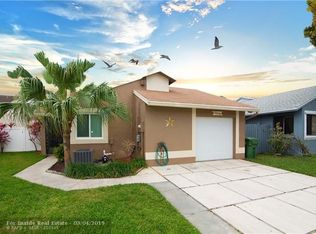 11030 SW 13th St, Pembroke Pines, FL 33025