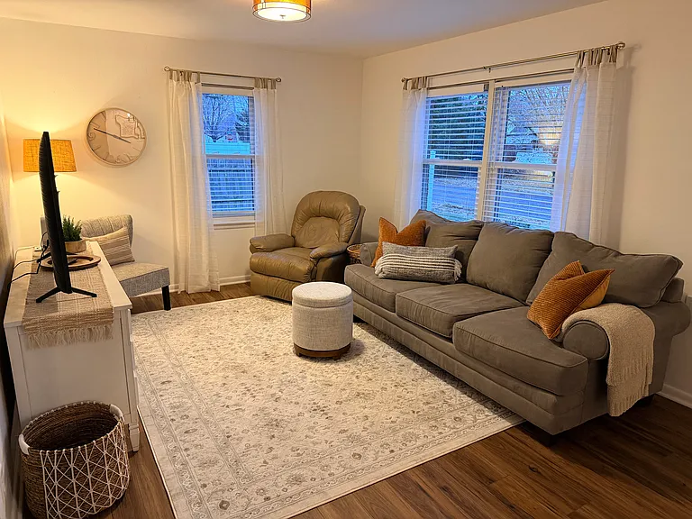 113 W Saint Paul St — Photo 15