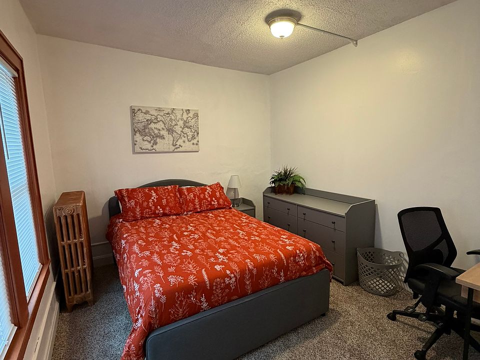 1st image of 694 Desoto St #2