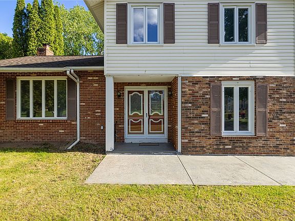 2nd image of 15 Ascot Dr