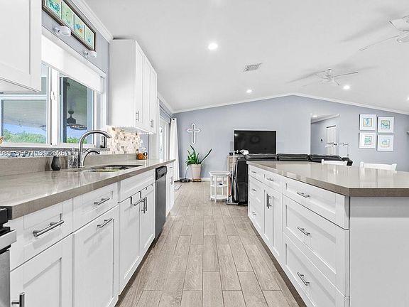 3rd image of 20572 SW 317th St