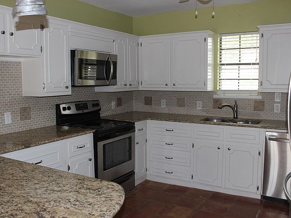 4th image of 611 E King St