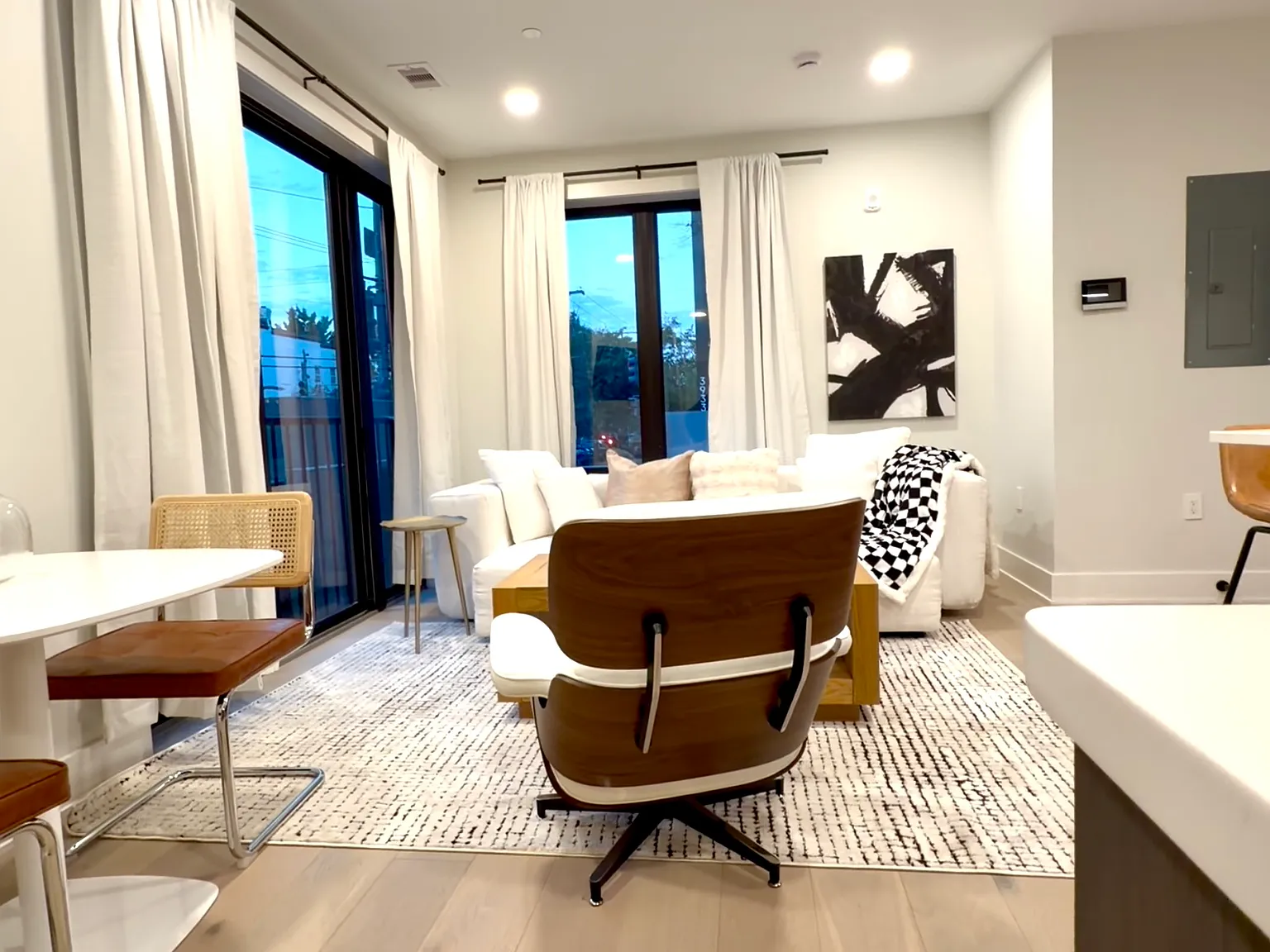 1 bed, 610 sqft, $2,850 — Photo 1