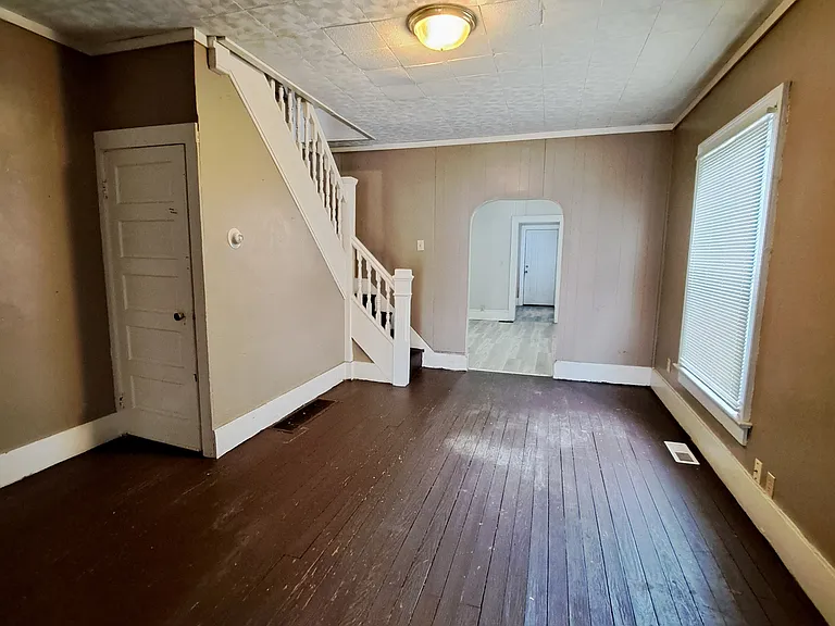 316 N Jackson St — Photo 3