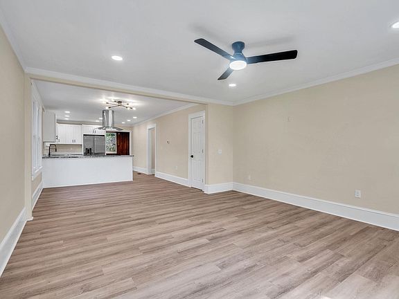 5th image of 313 Furman Hall Rd