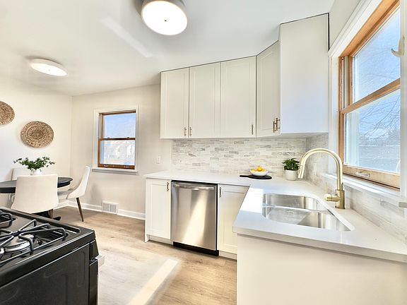 5th image of 6705 Sheridan Ave S