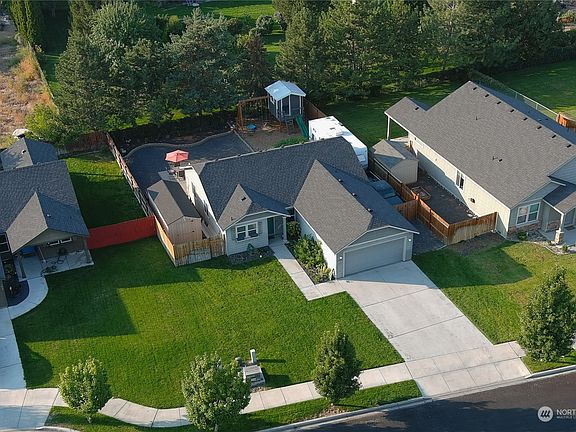 3rd image of 3600 W Everett Pl