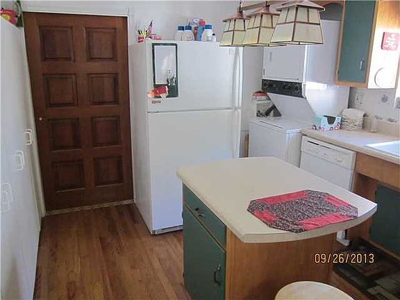 4th image of 130 Gorton Ave