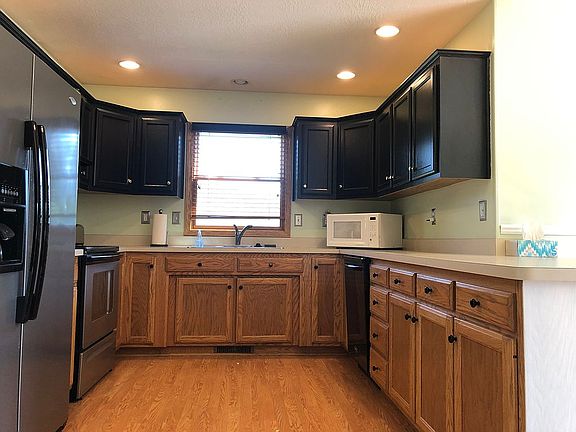 3rd image of 1321 Hillcrest Dr