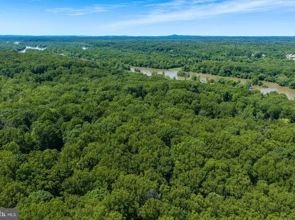 95 River Birch Dr, Great Falls, VA 22066