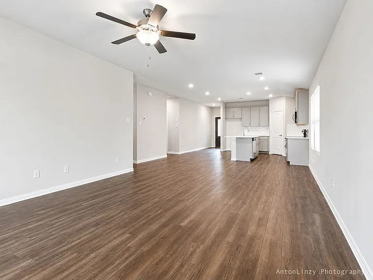 3230 Baehr Dr — Photo 9