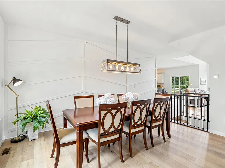103 Janine Way — Photo 2