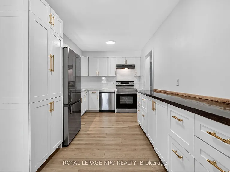 268 Henrietta St — Photo 16