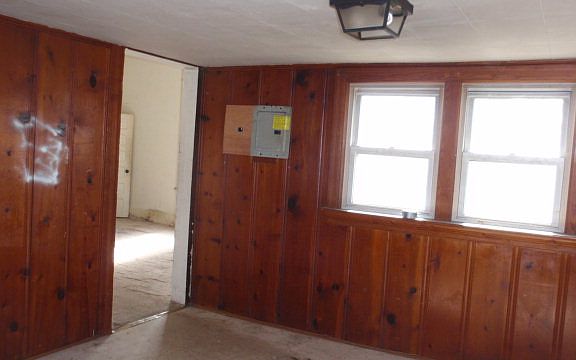 3rd image of 212 S Tillery St