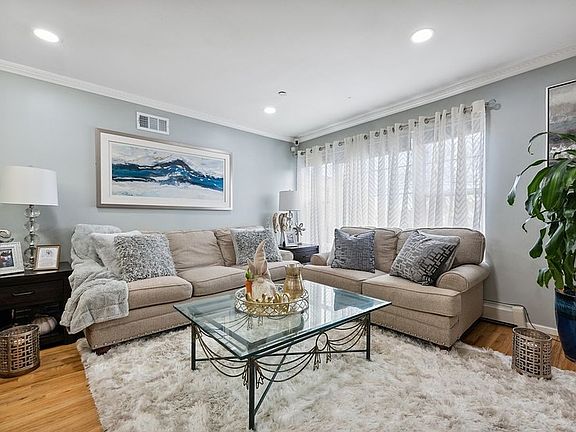 3rd image of 10224 1st St