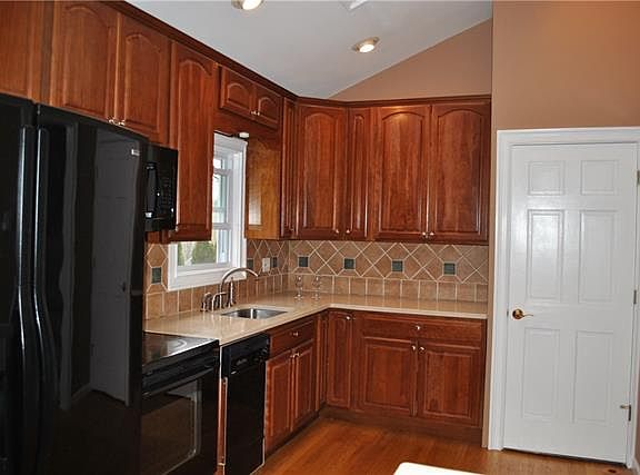 5th image of 301 Alpine Dr