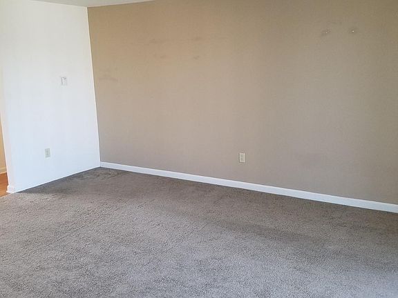4th image of 30 Losson Garden Dr APT 3