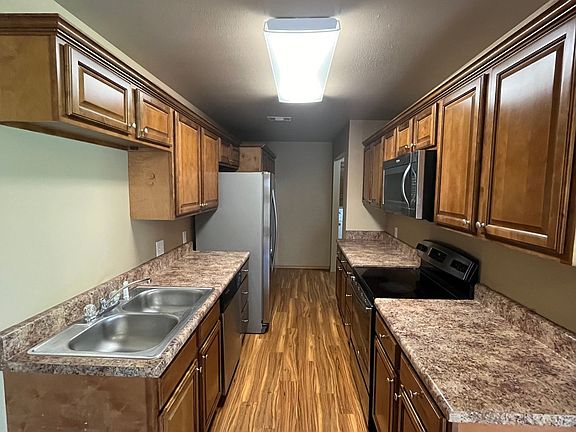 4th image of 808 W 13th St