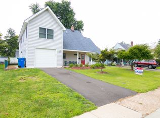 343 Holly Dr, Levittown, PA