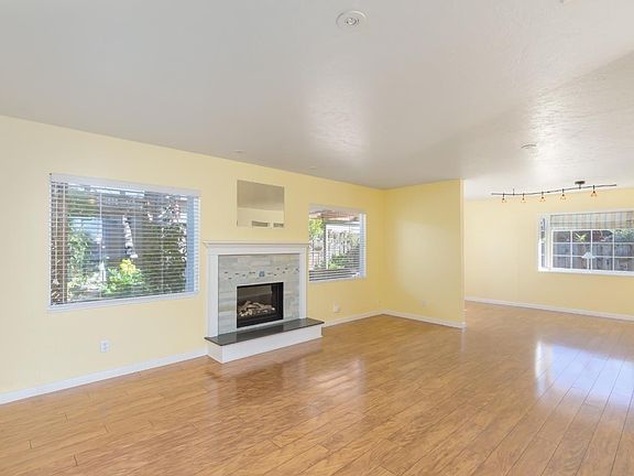 2nd image of 548 Seacliff Dr