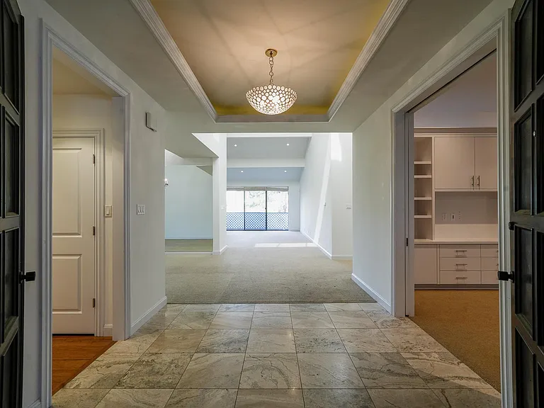 32 Mansion Ct #821 — Photo 1