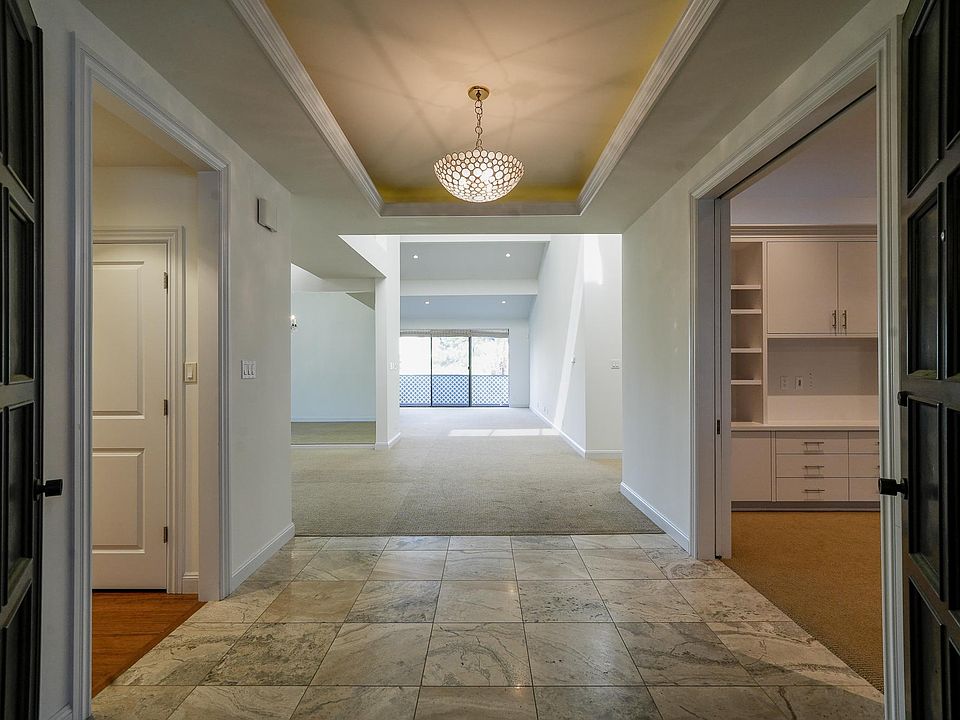1st image of 32 Mansion Ct #821