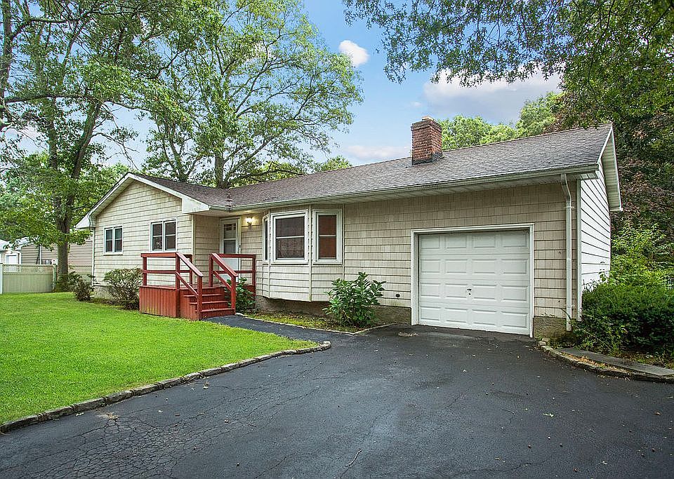 176 Southaven Ave Medford NY