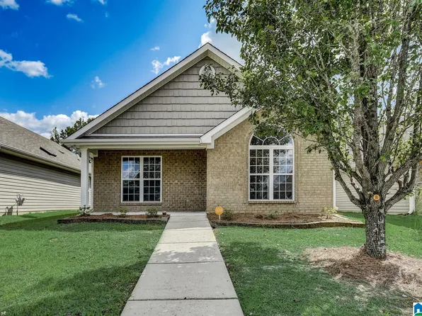 1282 Village Trl, Calera, AL 35040