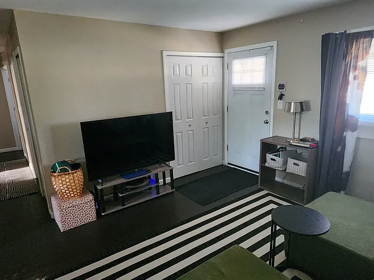 649 Oswego Ave — Photo 28