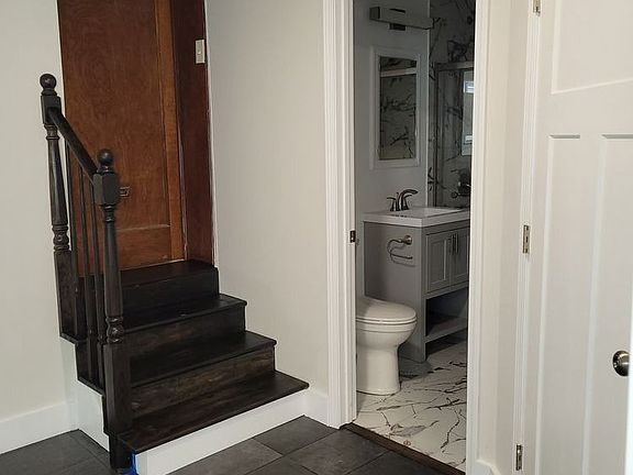 5th image of 5238 N Rockwell St #G
