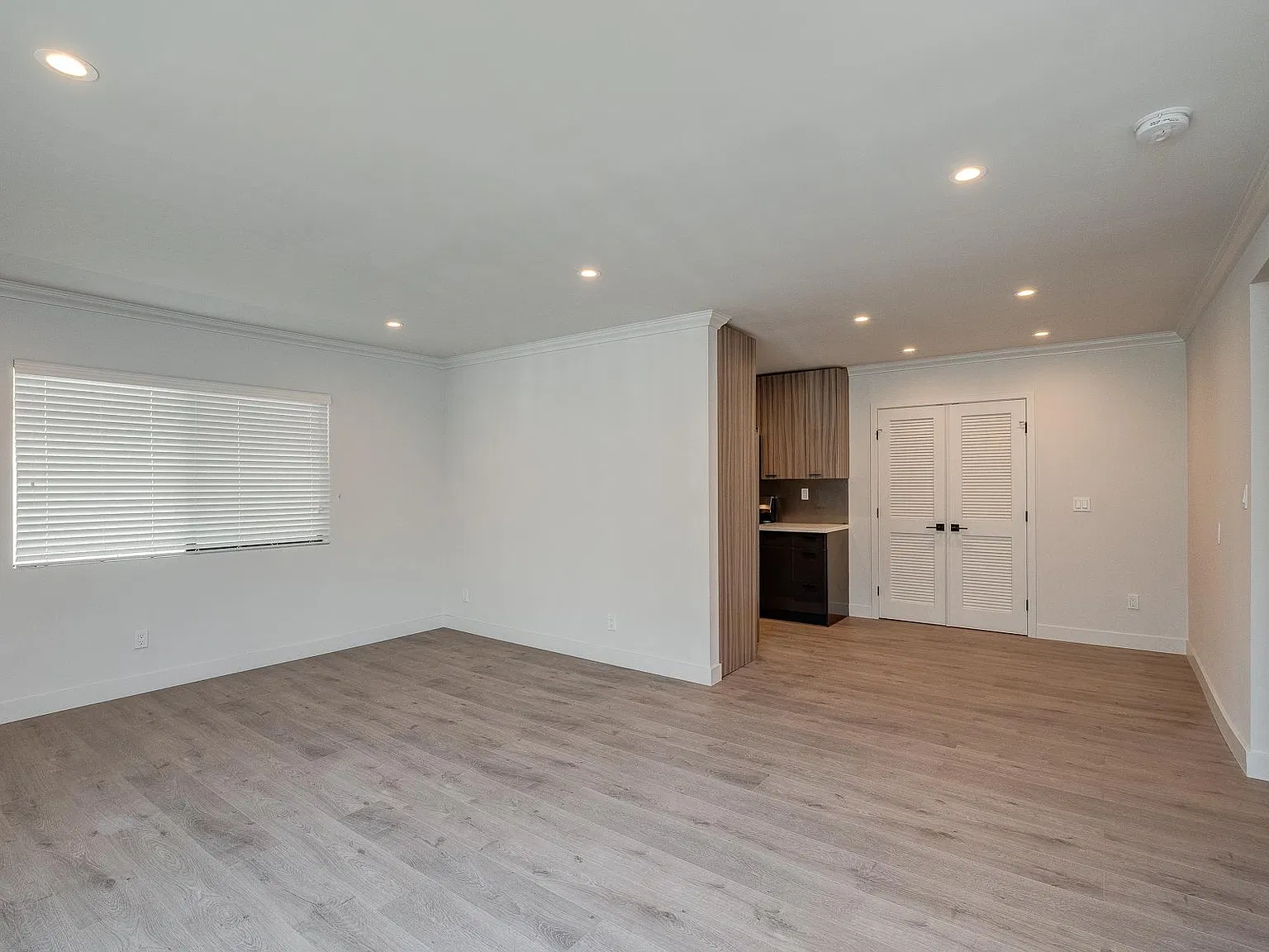 2 bed, 1000 sqft, $3,395 — Photo 2