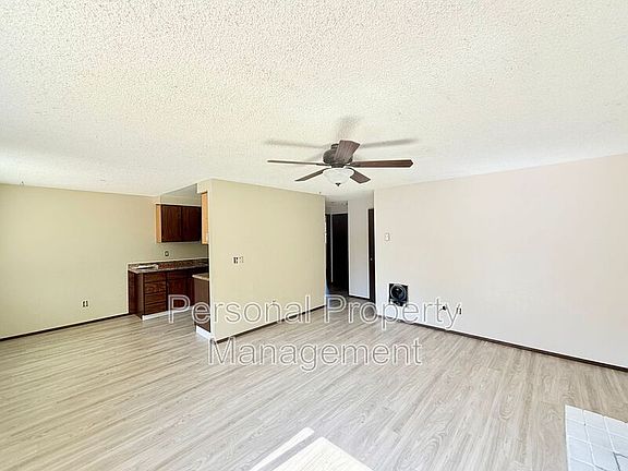 3rd image of 914 NE 141st Ave