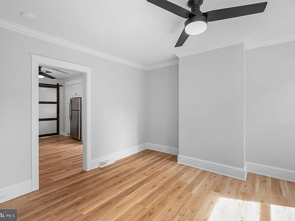 5th image of 261 Walnut St