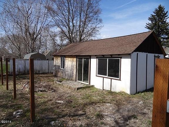 5th image of 806 10th Ave E
