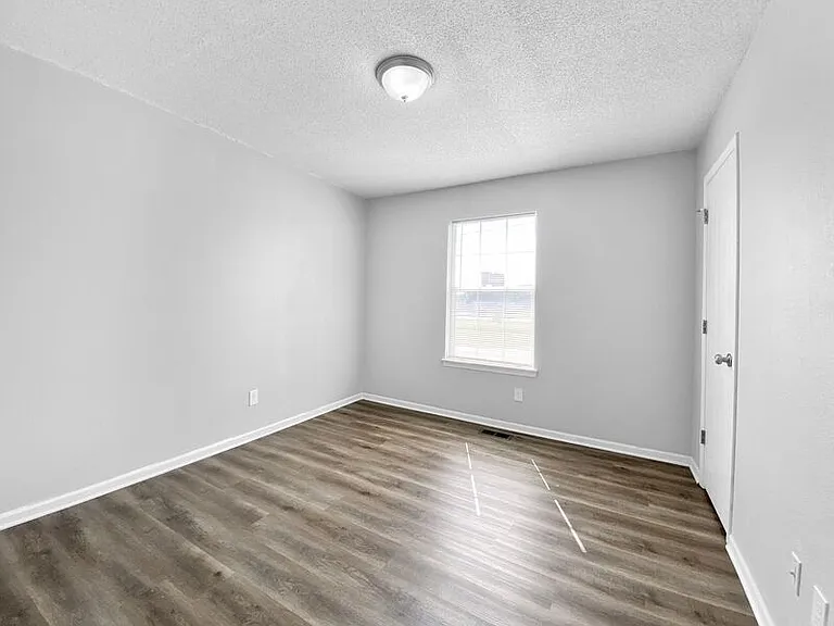 1020 NE Queens Ct — Photo 19
