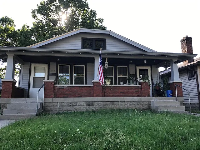 833 N Bradley Ave photo 1