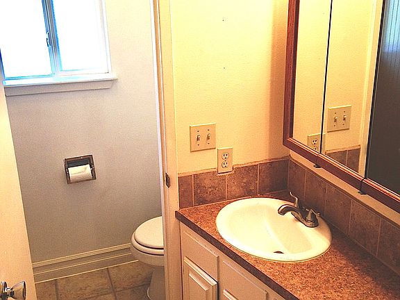 5th image of 15702 Ash Way #A