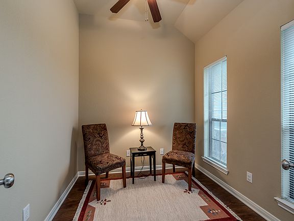 3rd image of 233 Fieldstone Pl