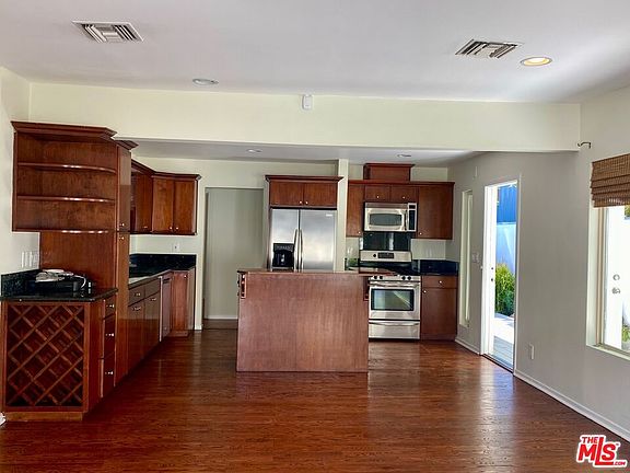 4th image of 309 Venice Way #309