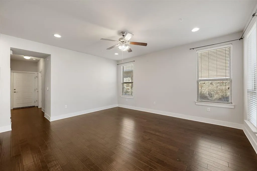4 bed, 3.0 bath, 2060 sqft, $2,500 — Photo 4