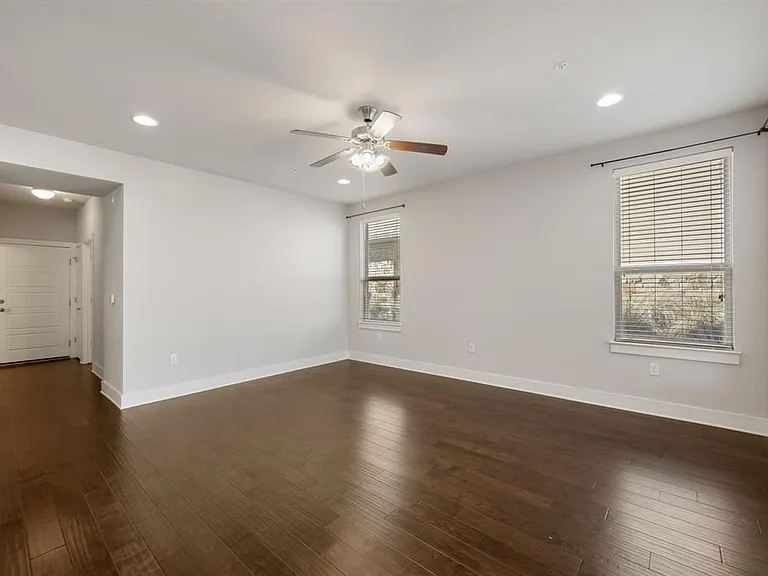 13800 Lyndhurst St #326 — Photo 4