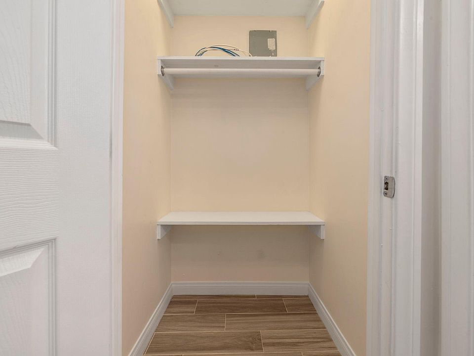 1st image of 5249 Satsuma Ave #1/2