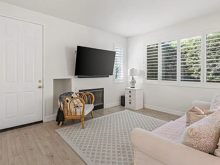 42 Seacountry Ln — Photo 5