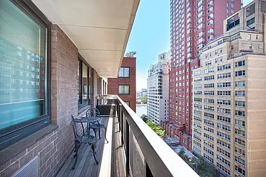 Rented by R New York