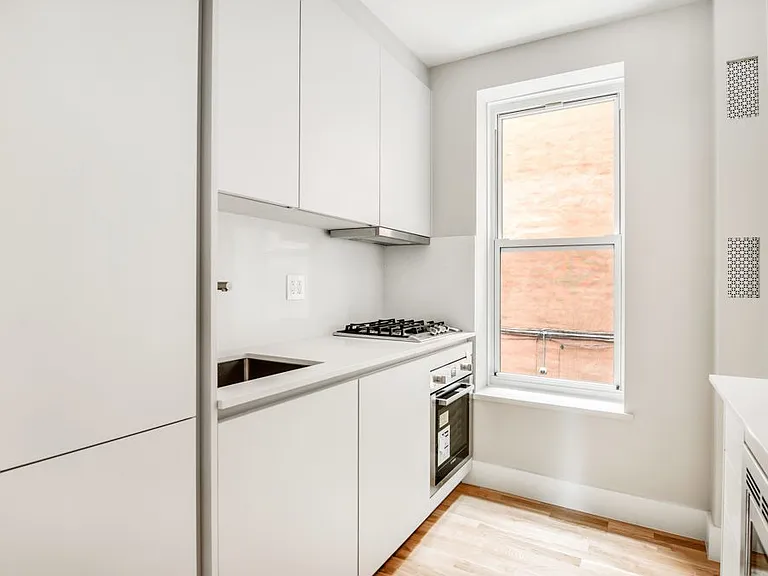 433 Dean St #2 — Photo 4