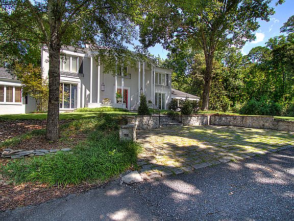 3rd image of 4200 Denbigh Dr