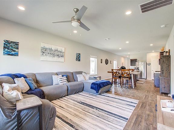 3rd image of 16789 Lonely Pines Dr